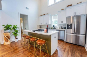 Modern Luxury Home Minutes from Airport & Downtown